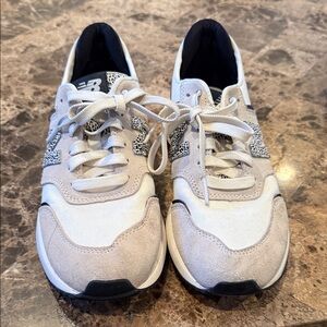 New Balance Cream and Gray Patterned Sneakers